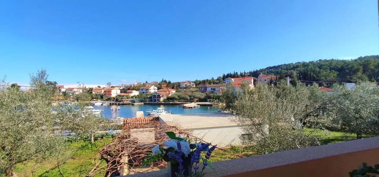Apartment Sandy Beach Studio Lukoran